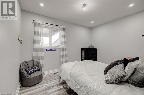 22345 Allen Road, Strathroy-Caradoc, ON - Indoor Photo Showing Bedroom