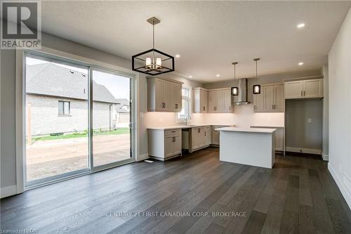 92 Aspen Circle, Thames Centre, ON - Indoor Photo Showing Kitchen