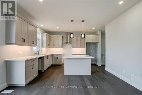 92 Aspen Circle, Thames Centre, ON - Indoor Photo Showing Kitchen