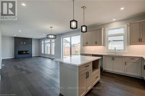 92 Aspen Circle, Thames Centre, ON - Indoor Photo Showing Kitchen With Upgraded Kitchen