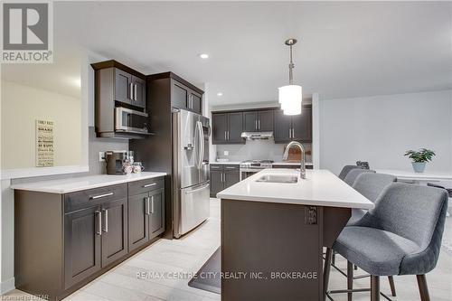 25 Benjamin Parkway, St. Thomas, ON - Indoor Photo Showing Kitchen With Upgraded Kitchen
