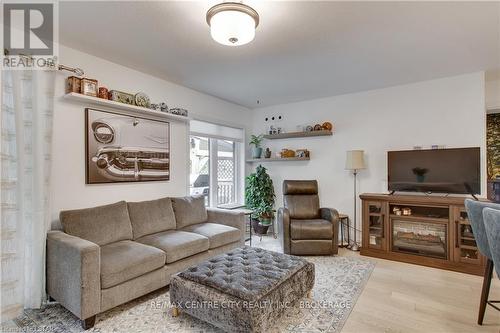 25 Benjamin Parkway, St. Thomas, ON - Indoor Photo Showing Living Room
