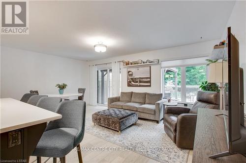 25 Benjamin Parkway, St. Thomas, ON - Indoor Photo Showing Living Room