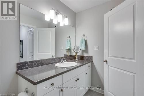 25 Benjamin Parkway, St. Thomas, ON - Indoor Photo Showing Bathroom