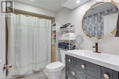 25 Benjamin Parkway, St. Thomas, ON - Indoor Photo Showing Bathroom