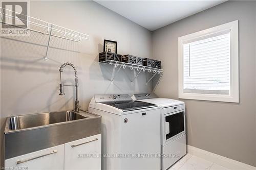 1656 Brayford Ave, London, ON - Indoor Photo Showing Laundry Room