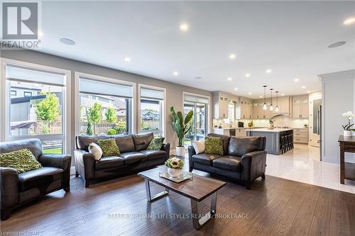 1656 Brayford Ave, London, ON - Indoor Photo Showing Living Room