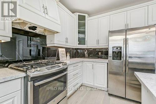 6886 Campbell Settler Court, Mississauga, ON - Indoor Photo Showing Kitchen
