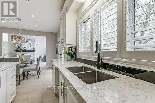 6886 Campbell Settler Court, Mississauga, ON - Indoor Photo Showing Kitchen With Double Sink
