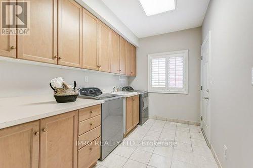 6886 Campbell Settler Court, Mississauga, ON - Indoor Photo Showing Laundry Room