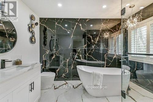6886 Campbell Settler Court, Mississauga, ON - Indoor Photo Showing Bathroom