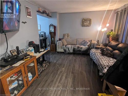5 Denlaw Road, London, ON - Indoor Photo Showing Living Room