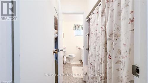 8 William Street, Bluewater, ON - Indoor Photo Showing Bathroom