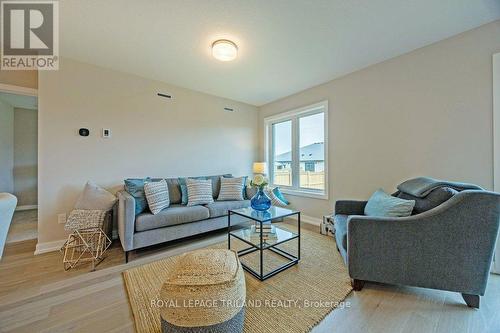 25 Silverleaf Path, St. Thomas, ON - Indoor Photo Showing Living Room