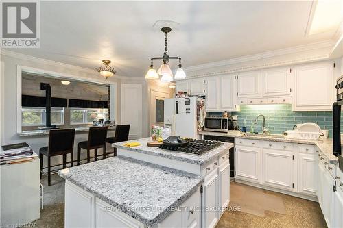 30622 Hungry Hollow Road, North Middlesex, ON - Indoor Photo Showing Kitchen With Upgraded Kitchen