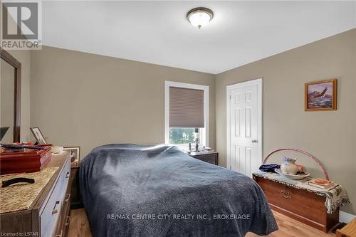 35 Greenfield Drive, London, ON - Indoor Photo Showing Bedroom