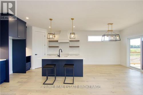 147 Mcleod Street, North Middlesex (Parkhill), ON - Indoor Photo Showing Kitchen