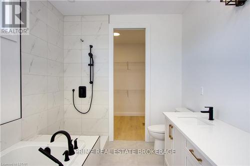 147 Mcleod Street, North Middlesex (Parkhill), ON - Indoor Photo Showing Bathroom