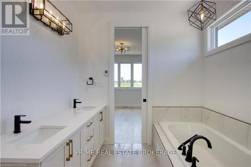 147 Mcleod Street, North Middlesex, ON - Indoor Photo Showing Bathroom