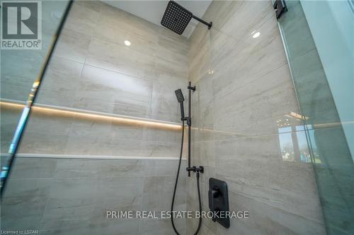 9 Spruce Crescent, North Middlesex, ON - Indoor Photo Showing Bathroom