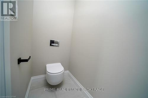 9 Spruce Crescent, North Middlesex, ON - Indoor Photo Showing Bathroom