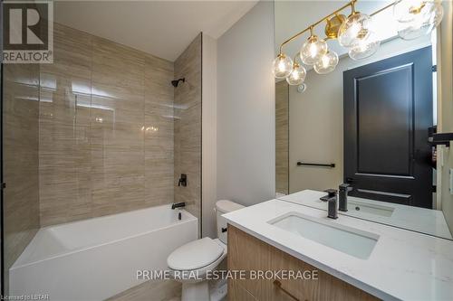 9 Spruce Crescent, North Middlesex, ON - Indoor Photo Showing Bathroom