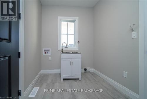 9 Spruce Crescent, North Middlesex, ON - Indoor Photo Showing Other Room