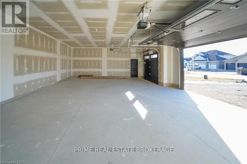 9 Spruce Crescent, North Middlesex, ON - Indoor Photo Showing Garage