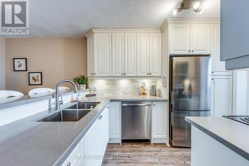 905 - 966 Inverhouse Drive, Mississauga, ON - Indoor Photo Showing Kitchen With Double Sink With Upgraded Kitchen