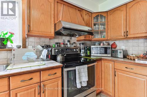 3210 Victoria Street, Oakville, ON - Indoor Photo Showing Kitchen