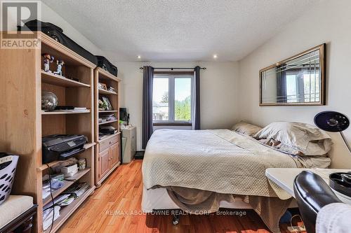 3210 Victoria Street, Oakville, ON - Indoor Photo Showing Bedroom