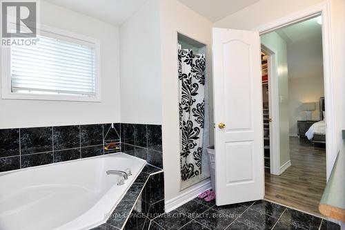 19 Flatbush Lane, Brampton, ON - Indoor Photo Showing Bathroom