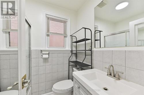 20 East Drive, Toronto, ON - Indoor Photo Showing Bathroom