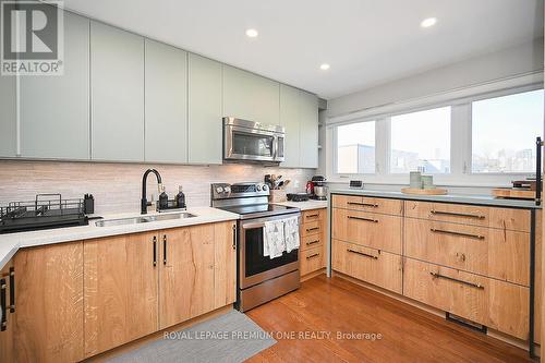 73 - 400 Bloor Street, Mississauga, ON - Indoor Photo Showing Kitchen With Double Sink