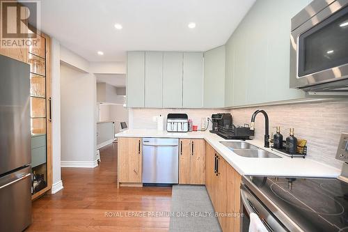 73 - 400 Bloor Street, Mississauga, ON - Indoor Photo Showing Kitchen With Double Sink