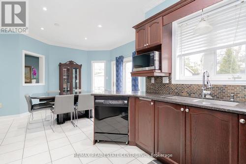 46 Strawberry Hill Court, Caledon, ON - Indoor Photo Showing Kitchen With Double Sink