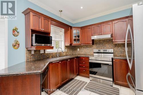 46 Strawberry Hill Court, Caledon, ON - Indoor Photo Showing Kitchen