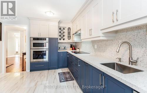 42 Applegrove Court, Brampton, ON - Indoor Photo Showing Kitchen With Upgraded Kitchen