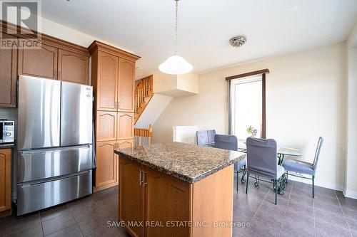 48 Cedar Lake Crescent, Brampton, ON - Indoor Photo Showing Kitchen