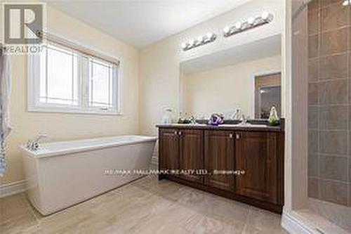 33 Lorne Thomas Place, New Tecumseth, ON - Indoor Photo Showing Bathroom