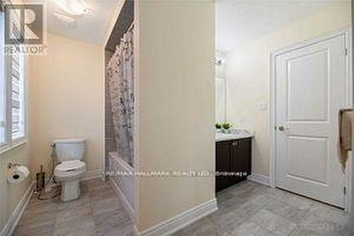 33 Lorne Thomas Place, New Tecumseth, ON - Indoor Photo Showing Bathroom