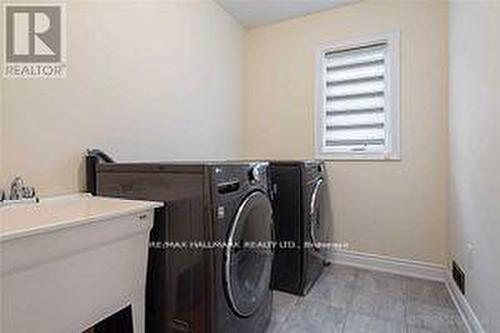 33 Lorne Thomas Place, New Tecumseth, ON - Indoor Photo Showing Laundry Room