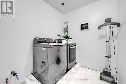 39 Vireo Way, Vaughan, ON - Indoor Photo Showing Laundry Room