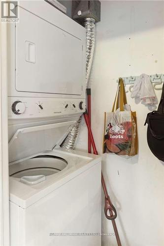 618 - 75 Weldrick Road E, Richmond Hill, ON - Indoor Photo Showing Laundry Room
