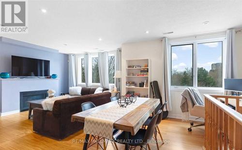618 - 75 Weldrick Road E, Richmond Hill, ON - Indoor With Fireplace