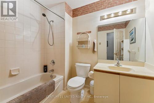312 - 2183 Walker Avenue, Peterborough, ON - Indoor Photo Showing Bathroom