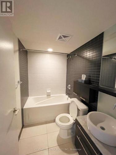 702 - 25 Carlton Street, Toronto, ON - Indoor Photo Showing Bathroom