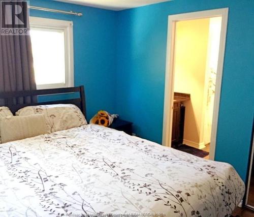 8060 Molnar Crescent, Windsor, ON - Indoor Photo Showing Bedroom