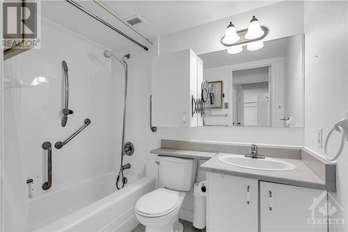 158B Mcarthur Avenue Unit#806, Ottawa, ON - Indoor Photo Showing Bathroom