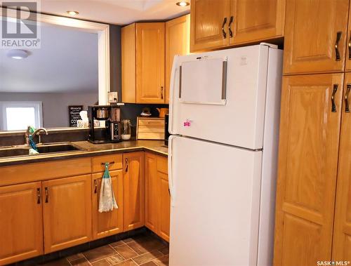 730 5Th Avenue Ne, Swift Current, SK - Indoor Photo Showing Kitchen